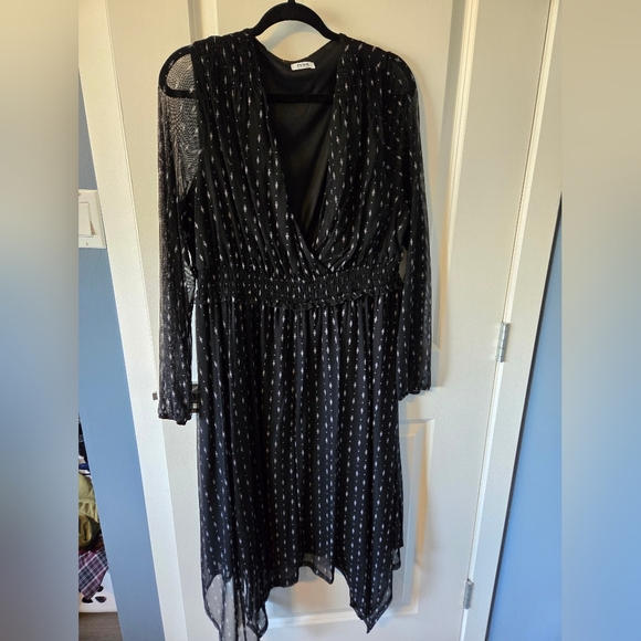 Gorgeous Penningtons Black Dress with detail, size X - Picture 2 of 7